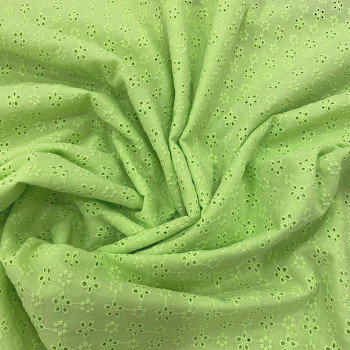Tissu broderie anglaise 100% coton vert pastel