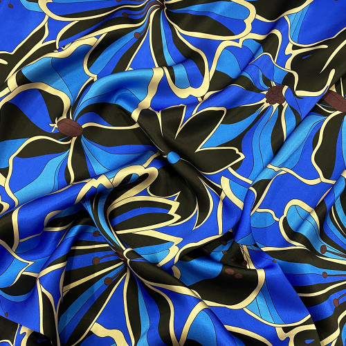 100% silk satin fabric printed with large blue flowers — Tissus en Ligne